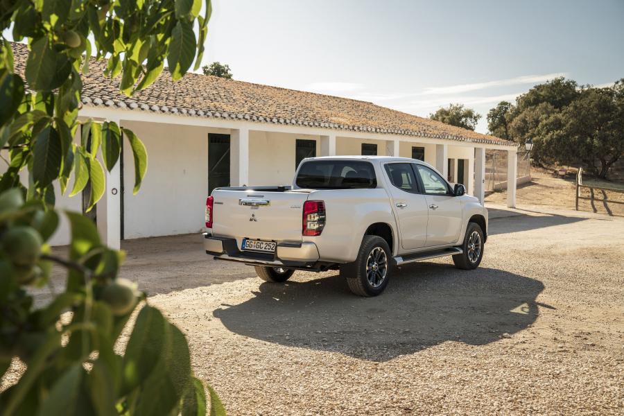  Mitsubishi L200 Double Cab 2019 года  (WW) (фото 17 из 42)